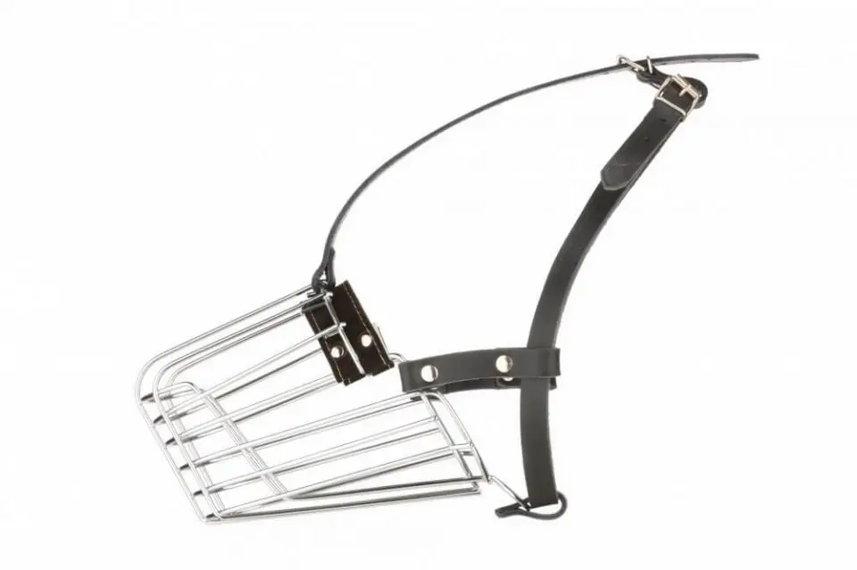 Botnita de metal, cromata, rezistenta, captusita cu neopren, circumferinta 34 cm x lungime 10 cm x inaltime 12.5 cm