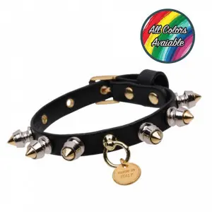 Zgarda din piele ecologica, neagra, decorata cu capse, lungime 45 cm