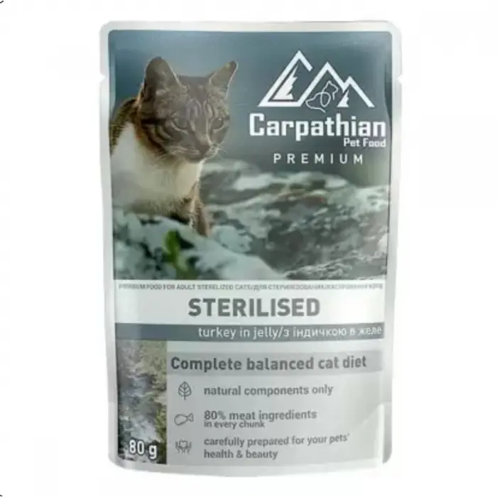 Hrana umeda pentru pisici sterilizate Carpathian cu curcan in jeleu 80 gr