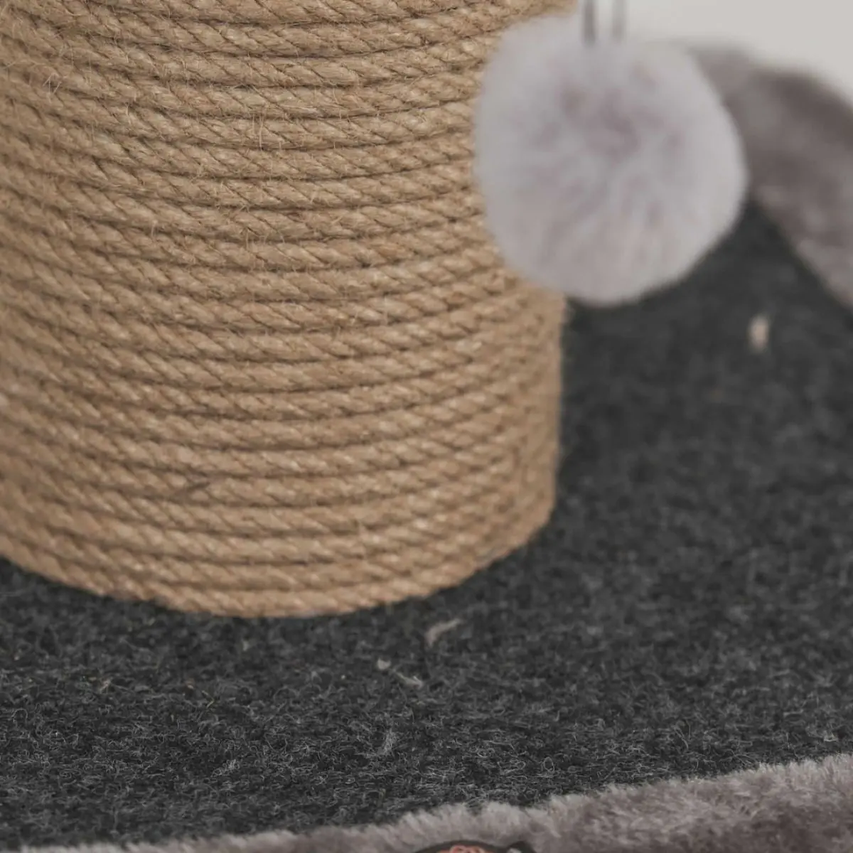 SHAW, stalp de zgariat cilindric pisici, 1 etaj, MDF si sisal, elemente atarnate, gri, 42x42x86cm - Image 5